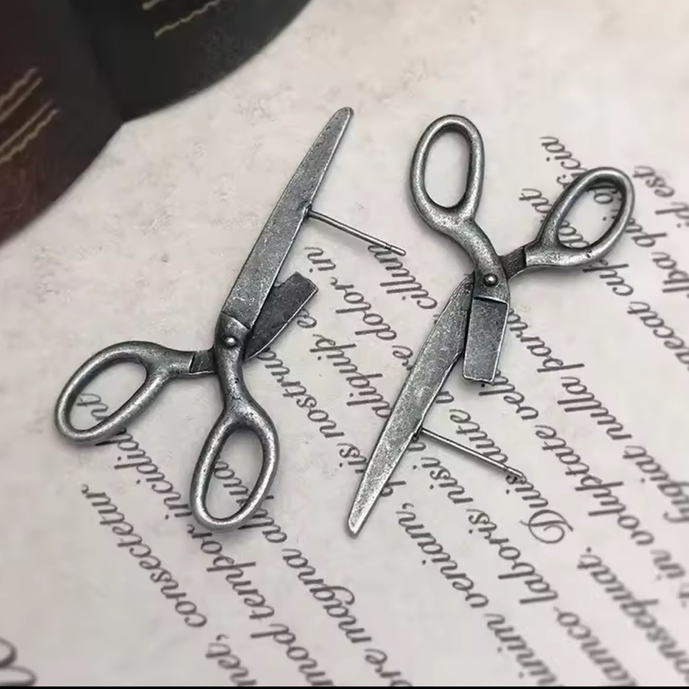Vintage Scissor Earrings – Cute Statement Jewelry - Picture 5 of 6